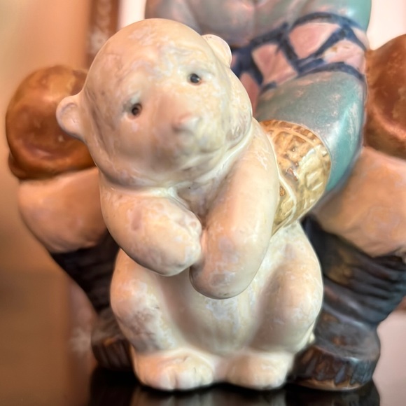 Lladro Daisa Native American Eskimo Poor Bear. Pictures part of description. - Picture 13 of 13